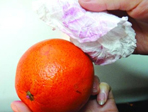 上海街頭現染色臍橙